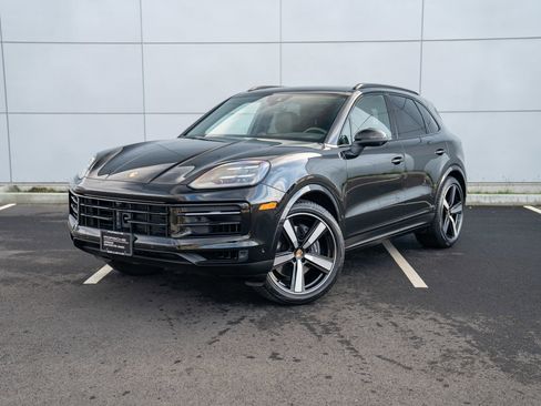 Certified 2025 Porsche Cayenne image 1