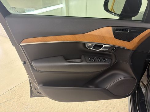 Used 2022 Volvo XC90 T6 Momentum w/ Advanced Package AWD/4WD image 13
