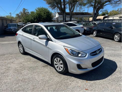 Used 2015 Hyundai Accent GLS image 3