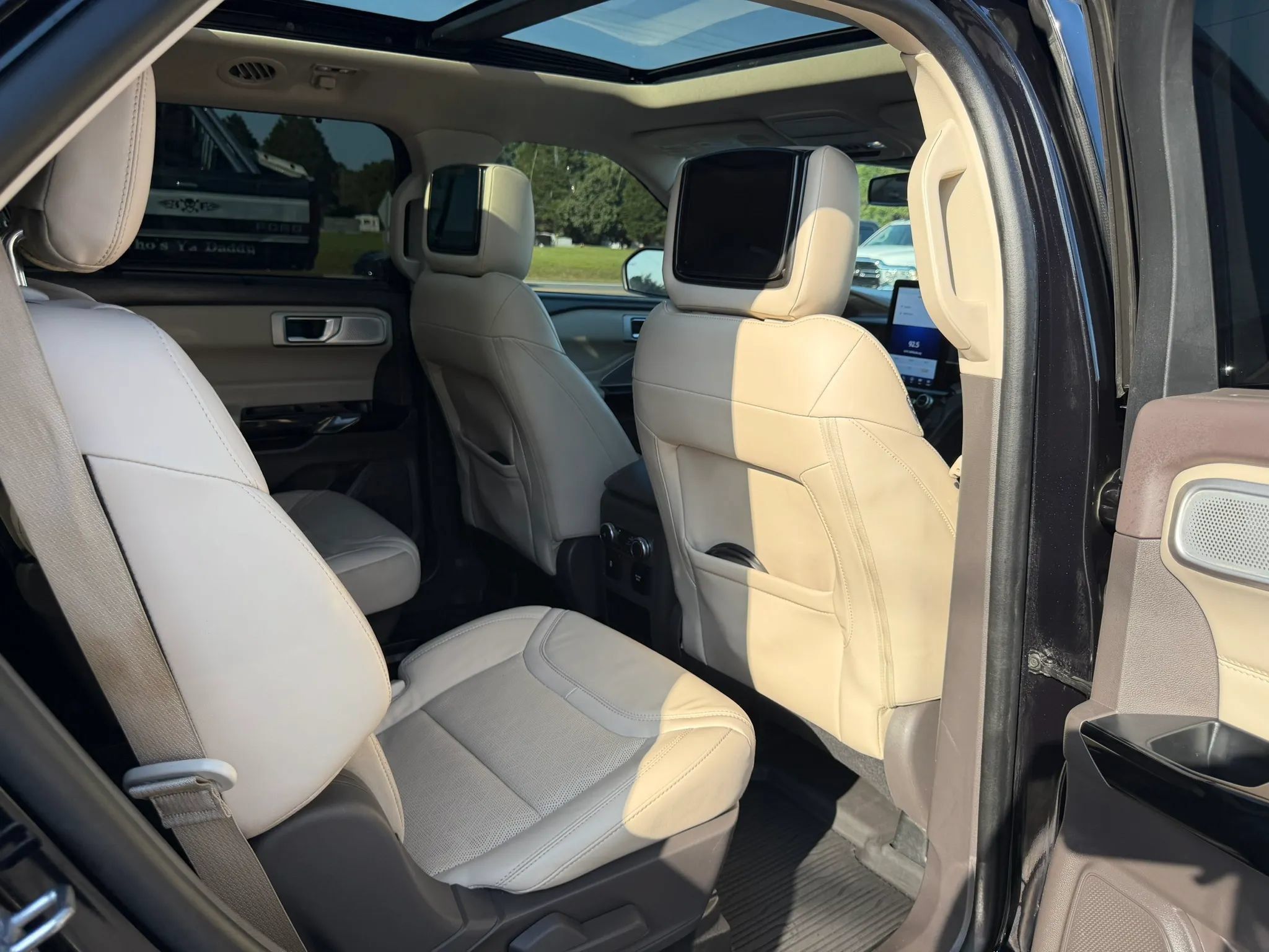 Used 2021 Ford Explorer Platinum w/ Equipment Group 601A AWD/4WD image 32