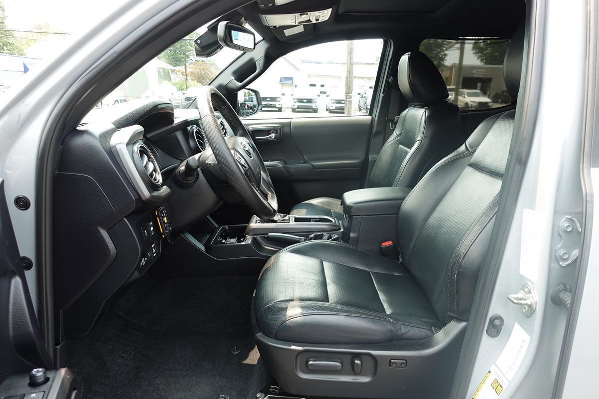 Used 2020 Toyota Tacoma TRD Off-Road AWD/4WD image 19
