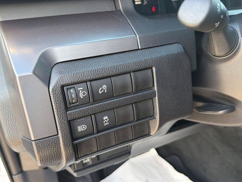 Used 2025 Toyota Tacoma SR5 AWD/4WD image 21
