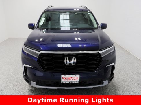 Used 2025 Honda Pilot Touring image 3