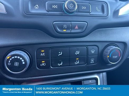 Used 2024 GMC Terrain SLE AWD/4WD image 20