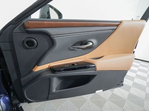 Used 2025 Lexus ES 350 350 w/ Premium Package image 19