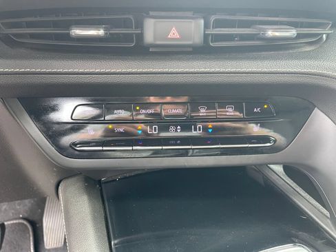 Used 2021 Buick Envision Essence w/ Technology Package I AWD/4WD image 15
