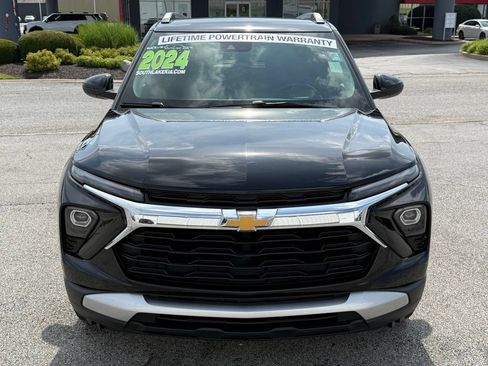 Used 2024 Chevrolet TrailBlazer LT w/ LT Cold Weather Package AWD/4WD image 2