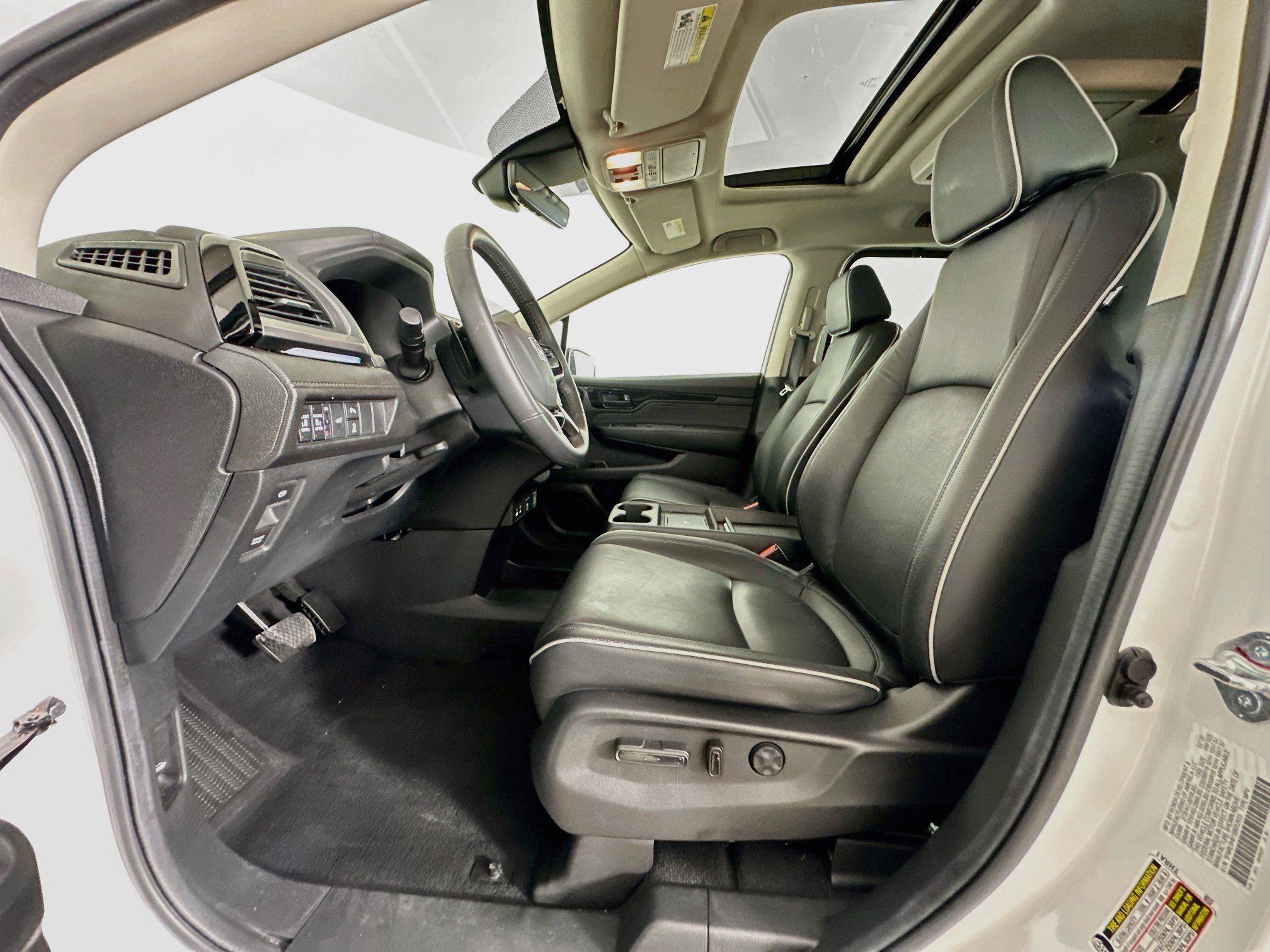 Used 2025 Honda Odyssey Touring image 13