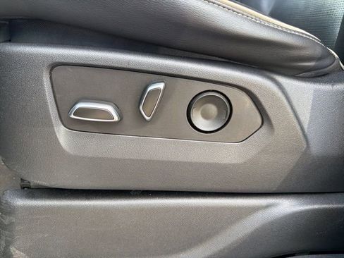 Used 2023 Cadillac Escalade ESV Premium Luxury image 20