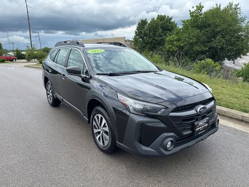 Used 2023 Subaru Outback AWD/4WD image 2