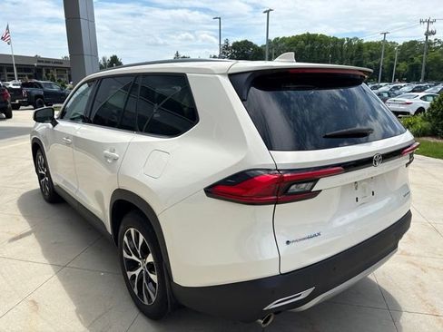 Used 2024 Toyota Grand Highlander AWD Hybrid image 5