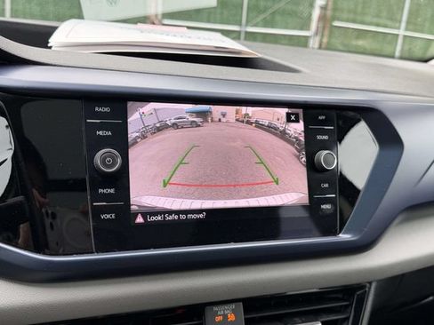 Certified 2023 Volkswagen Taos SE w/ Panoramic Sunroof Package AWD/4WD image 30