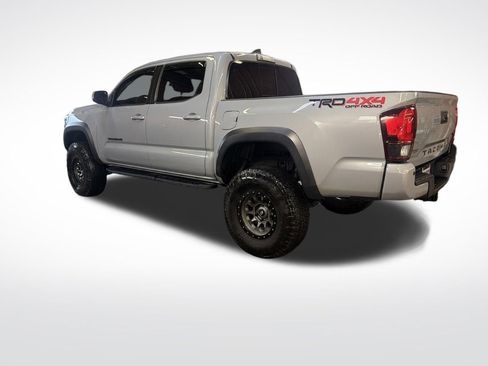 Used 2019 Toyota Tacoma TRD Off-Road w/ TRD Premium Off Road Package AWD/4WD image 3