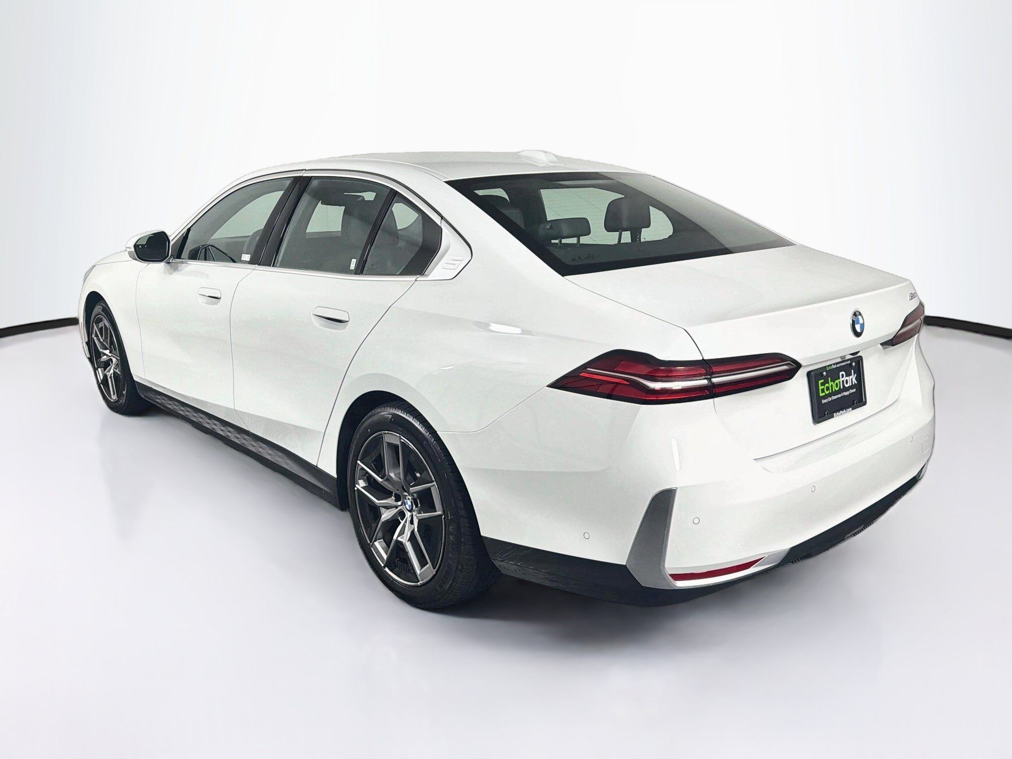 Used 2026 BMW 530i w/ Premium Package RWD image 5