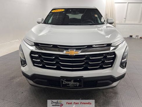 Used 2025 Chevrolet Equinox LT FWD image 2