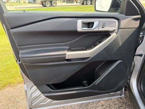 Used 2023 Ford Explorer Limited AWD/4WD image 43