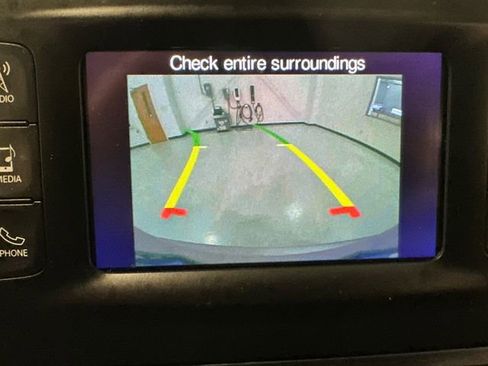 Used 2017 Chrysler Pacifica Touring-L image 17