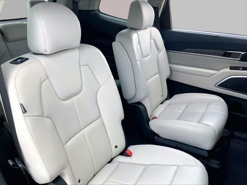 Used 2023 Kia Telluride SX FWD image 19