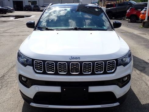 Used 2025 Jeep Compass Limited AWD/4WD image 10