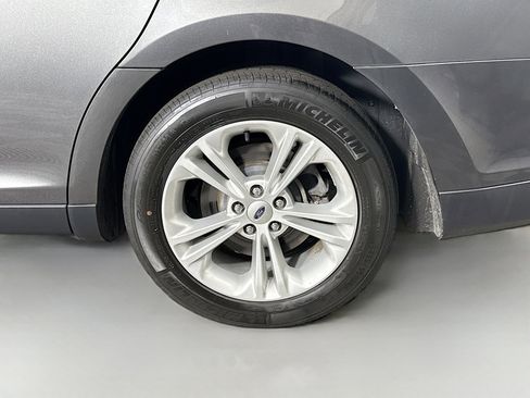 Used 2017 Ford Taurus SE image 36