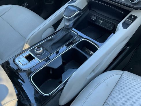 Used 2024 Kia Telluride S w/ S Sunroof Package image 16