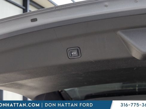 Used 2022 Chevrolet Tahoe RST w/ Luxury Package AWD/4WD image 31