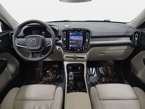 Used 2023 Volvo XC40 B5 Plus AWD/4WD image 10