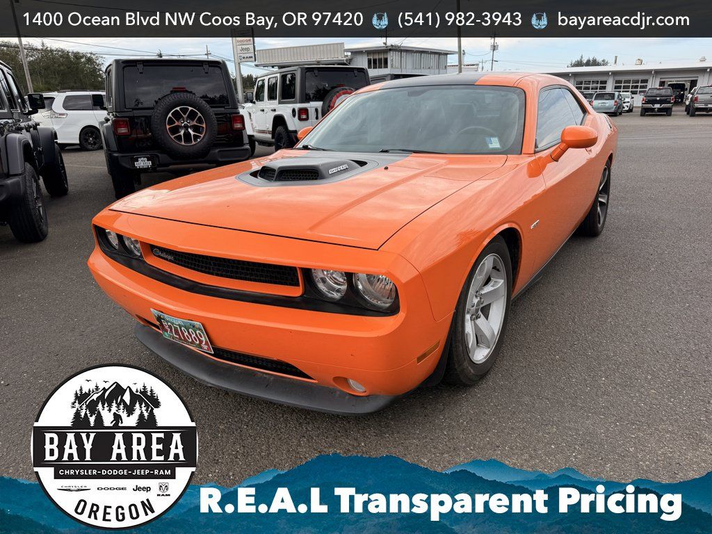 Used 2014 Dodge Challenger R/T RWD image 1