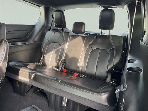 Used 2024 Chrysler Pacifica Touring-L w/ S Appearance Package image 27