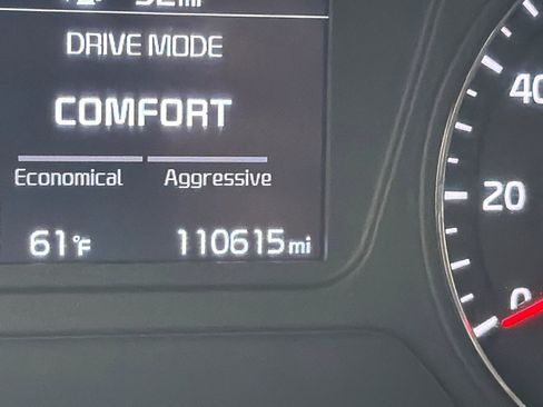 Used 2019 Kia Sorento L image 19