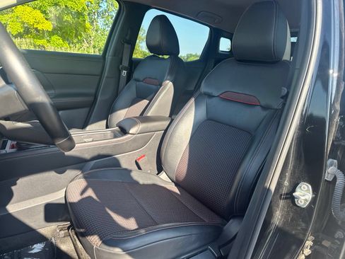 Used 2025 Nissan Kicks SR FWD image 23