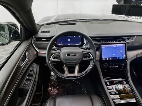 Used 2025 Jeep Grand Cherokee L Overland w/ Advanced Protech Group III AWD/4WD image 24