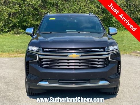 Used 2023 Chevrolet Suburban Premier AWD/4WD image 2