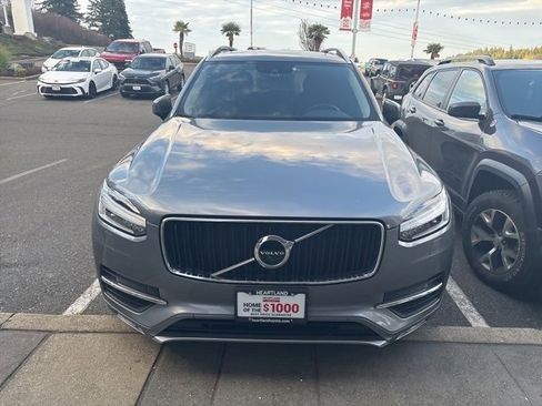 Used 2017 Volvo XC90 T6 Momentum w/ Vision Package image 5