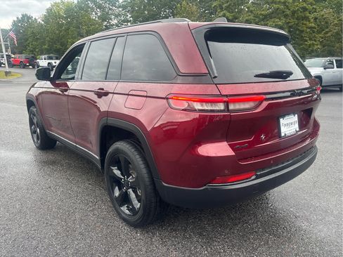 Used 2023 Jeep Grand Cherokee Altitude AWD/4WD image 5