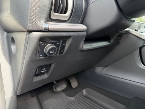 Used 2025 Ford Expedition Active AWD/4WD image 19
