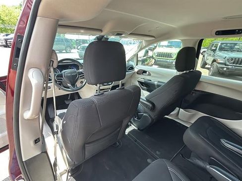 Used 2023 Chrysler Voyager LX FWD image 24