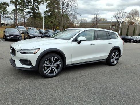 New 2026 Volvo V60 B5 Cross Country Plus w/ Protection Package Premier image 8