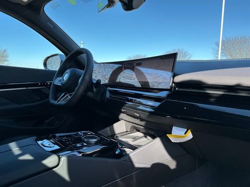 New 2026 BMW 530i xDrive w/ M Sport Package image 25