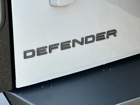 New 2026 Land Rover Defender 110 X-Dynamic SE image 14