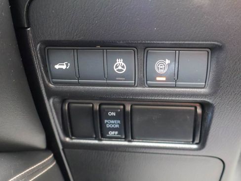 Used 2022 Nissan Armada Platinum w/ Captain's Chairs Package RWD image 21