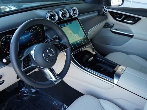 Used 2026 Mercedes-Benz GLC 300 image 2