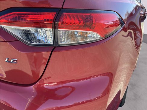 Used 2020 Toyota Corolla LE image 11