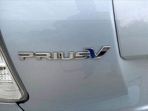 Used 2014 Toyota Prius V Five FWD image 24