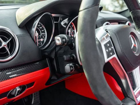 Used 2015 Mercedes-Benz SL 63 AMG image 36