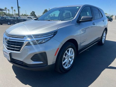 Used 2024 Chevrolet Equinox LS w/ LS Convenience Package FWD image 2