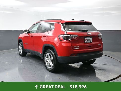 Used 2024 Jeep Compass Latitude image 11