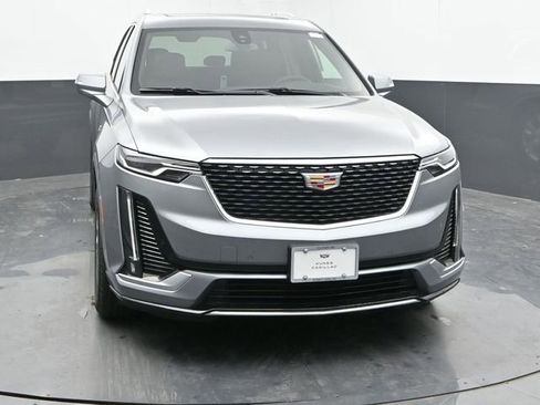New 2025 Cadillac XT6 Luxury image 3