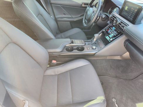 Certified 2025 Lexus IS 350 F Sport image 19