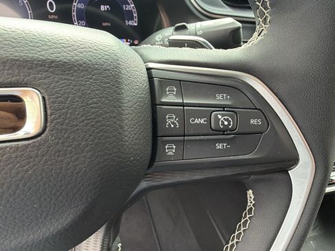 Used 2025 Jeep Grand Cherokee L Laredo AWD/4WD image 31